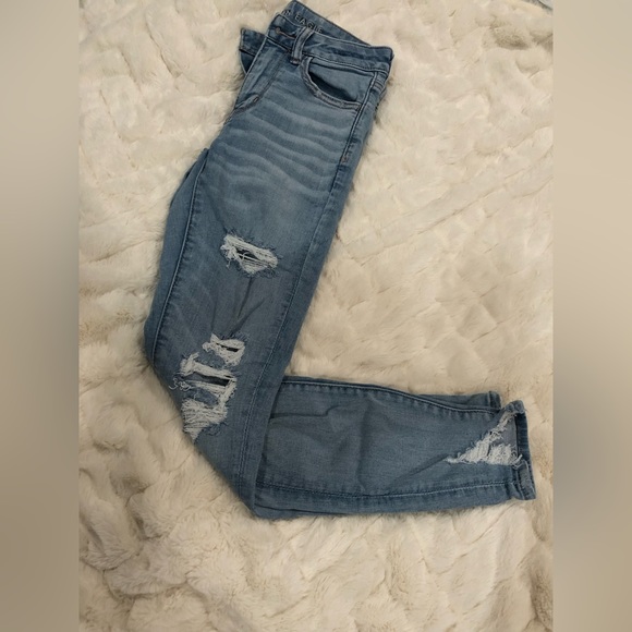 American Eagle Distressed and Ripped High Rise Jegging - Picture 6 of 8